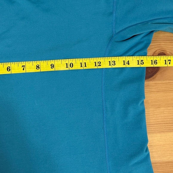 Patagonia | Long Sleeve Mock Neck Activewear Top - Picture 7 of 8